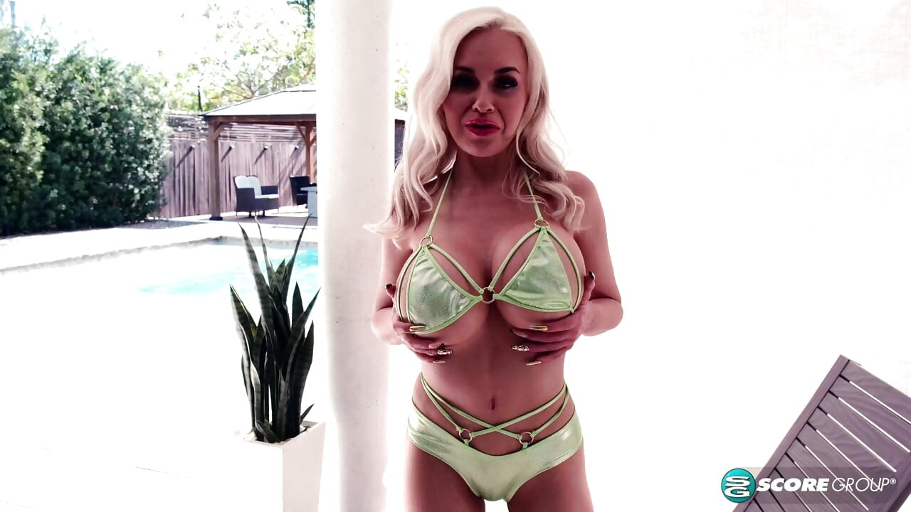 Bad Bella: I Get To Be a Slut for SCORELAND!