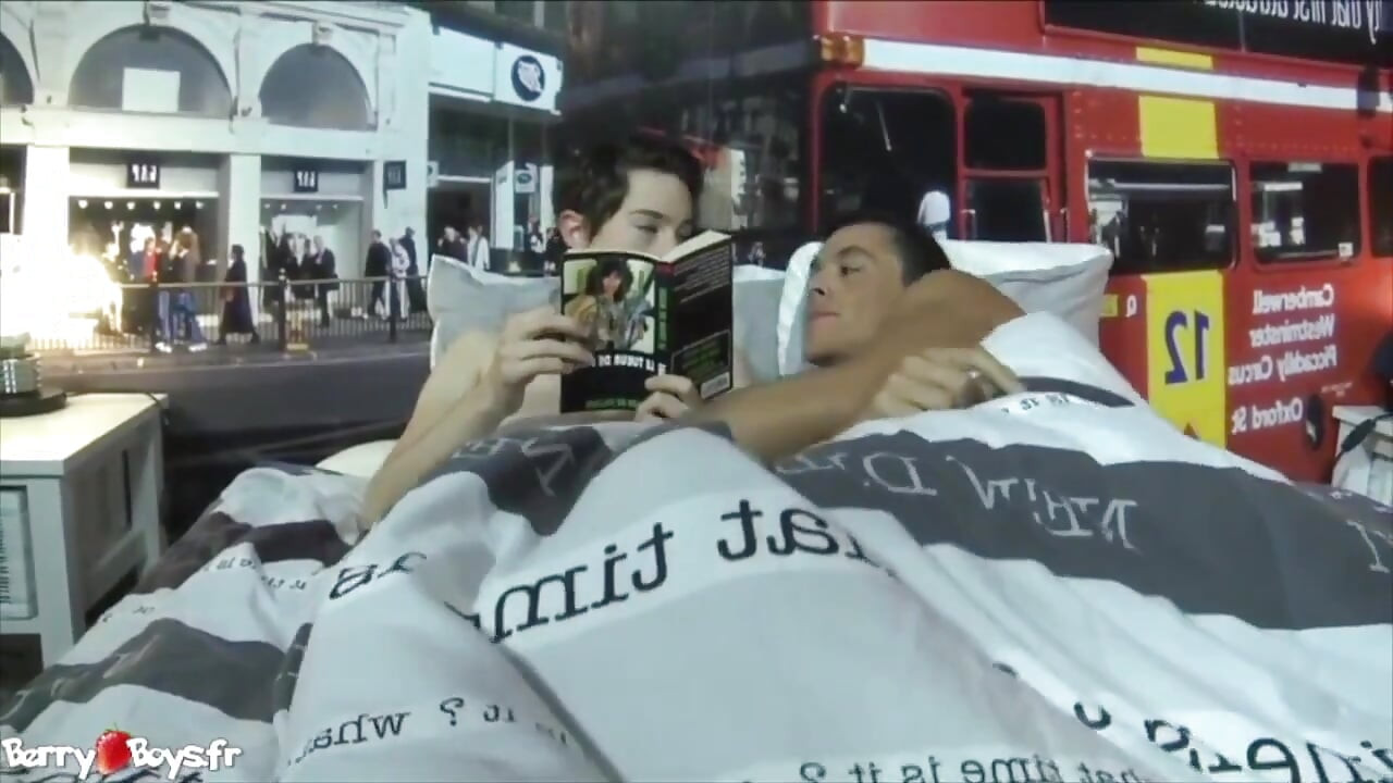 Тео зненацька відтрахана його найкращим другом