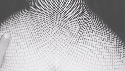 Amatör bir çiftin yatakta ateşli seks yaptığının gece görüş videosu
