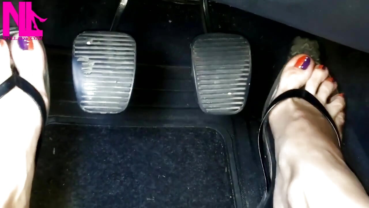 흑인 대물 자지로 펌핑하는 레브링과 페달 펌핑
