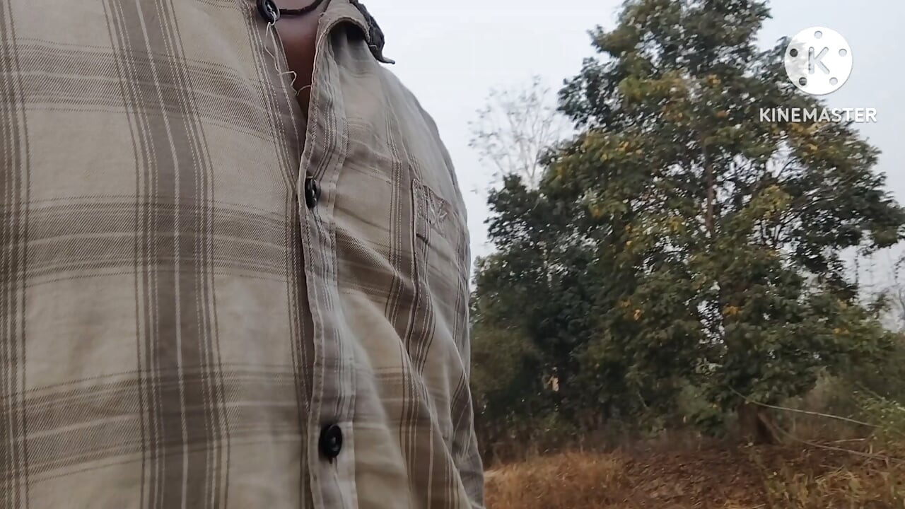 Jungle ghumne ke liye gaya hai