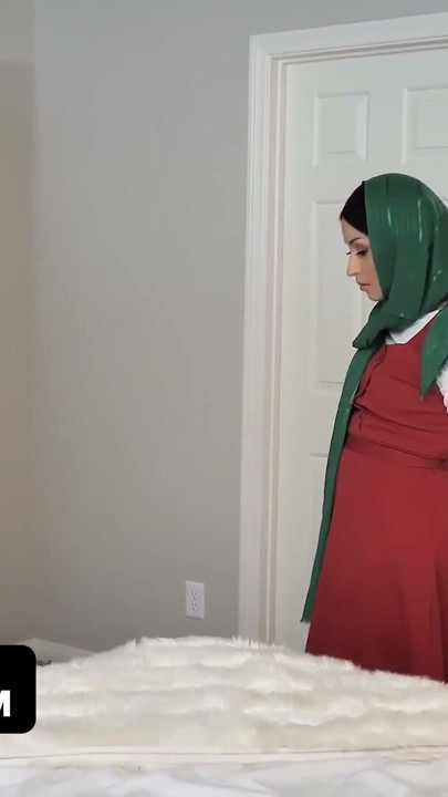 Inexperienced Arab Babe Goldie Glock Wants To Try Some New Hardcore Stuff | Clip 1
