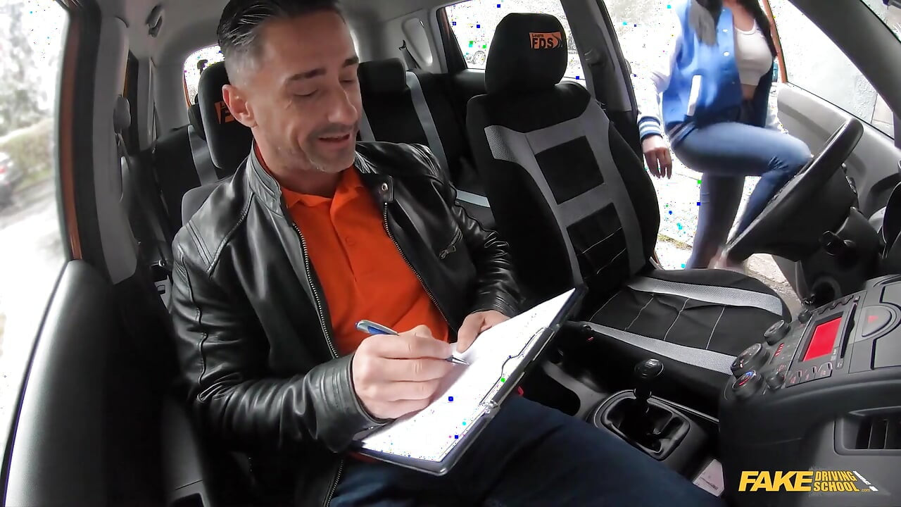 Falešná autoškola - Adriana Rys miluje hlavu silnice