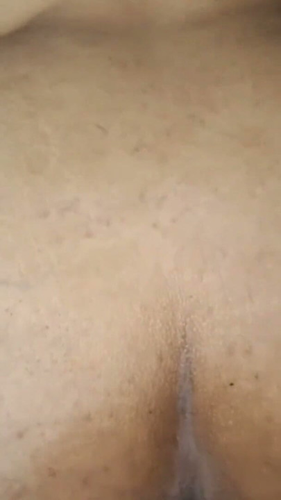 Une bhabhi desi BBW pulpeuse se fait doigter et baiser par son copain, partie 3 | Clip 1