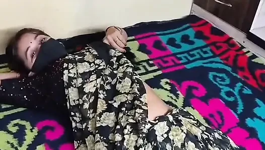 DESI XXX  MAKAN MALIK NE AKELI BHABHI KE SATH KIYA SEX SHORT FILM