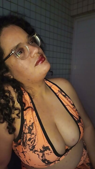 Light-Skinned Black Beauty  Passionate Kisses & Big Booty