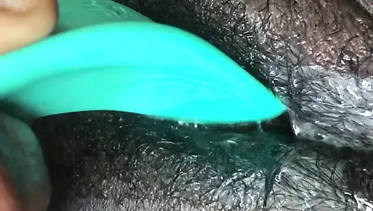 Сочная киска, мокрая как вода