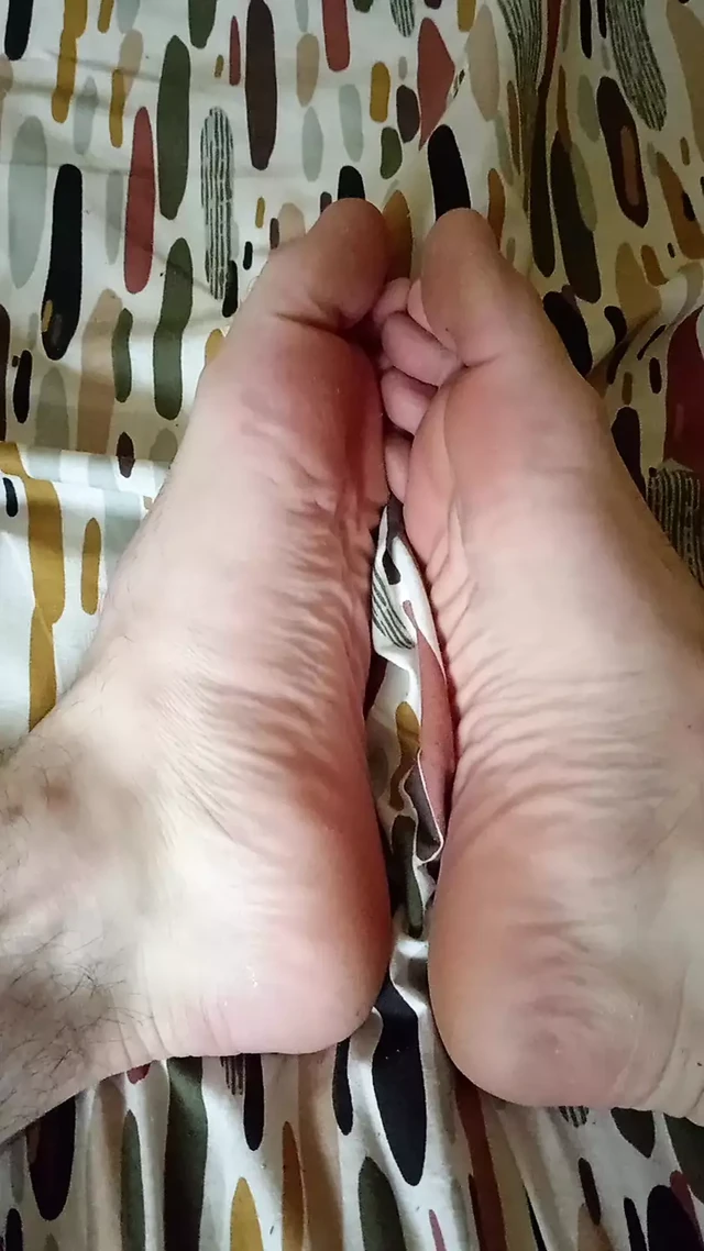 Barefeet boy tease