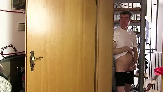 Ein paar geile küken werden geknallt und vollgespritzt