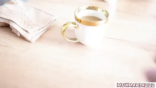 Секс милфы с большими сиськами дома сводный сын, кримпай с мясистой киской мачехи, сиськи неверной мачехи