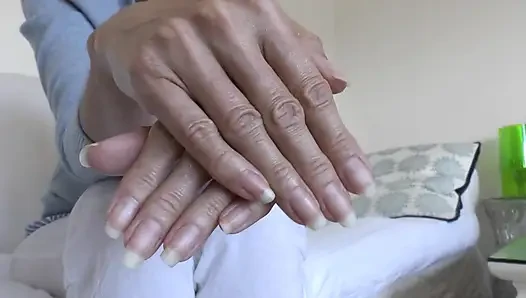 Tangan Musim Panas yang Elegan dan Kuku Jari Panjang, Dipersembahkan oleh Lady Victoria Valente