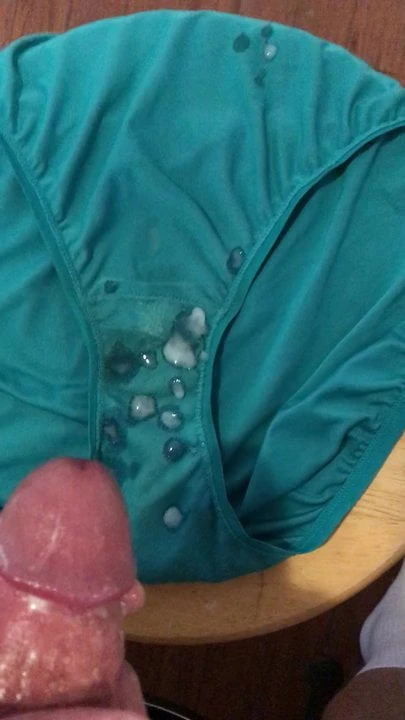 Cum trên wifes dơ bẩn quần lót