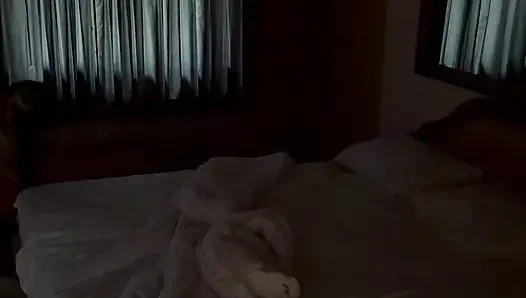 Karım gösteriş yapmayı seviyor.