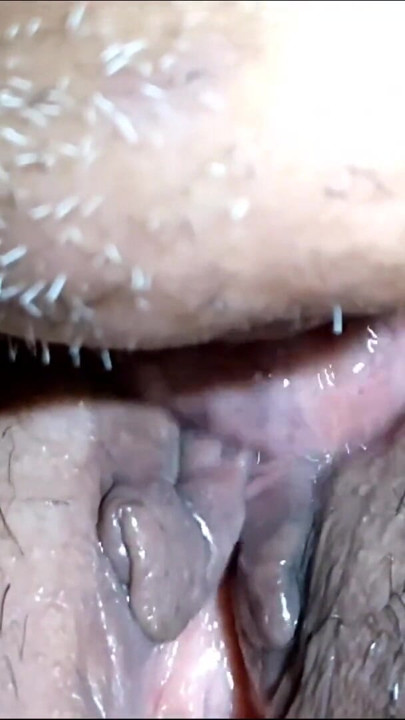 Casal maduro de verdade, ela quer sua buceta comida até ter um orgasmo intenso | Clipe 2