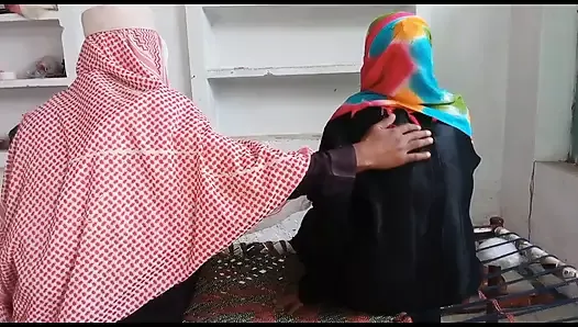 Une étudiante musulmane en hijab se fait baiser brutalement par la chatte et le cul