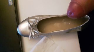 Cumming na butach baletowych przyjaciół