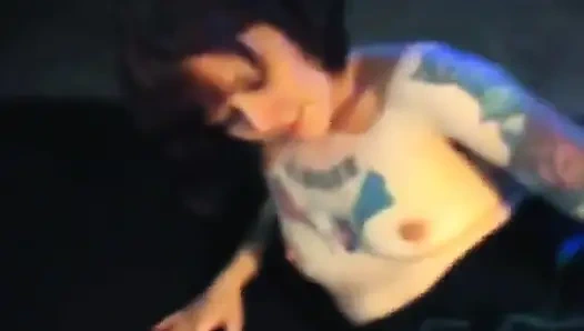 Dövmeli gıdıklıyor mike'ın gırtlağına kadar alıyor