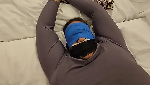 Муж кончает на ее платье