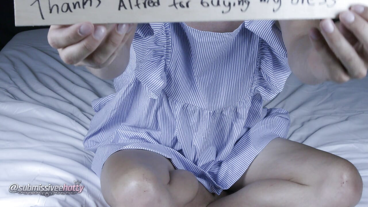 Pretplatnik me pretvorio u femboy plavu haljinu i transformaciju donjeg rublja
