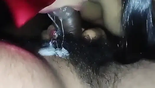 Моя жена делает минет бывшей партии.. Ей очень нравится сосать член