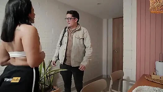 Kayınvalidem ve ağzına geliyorum. Kız arkadaşımı ziyaret ederken