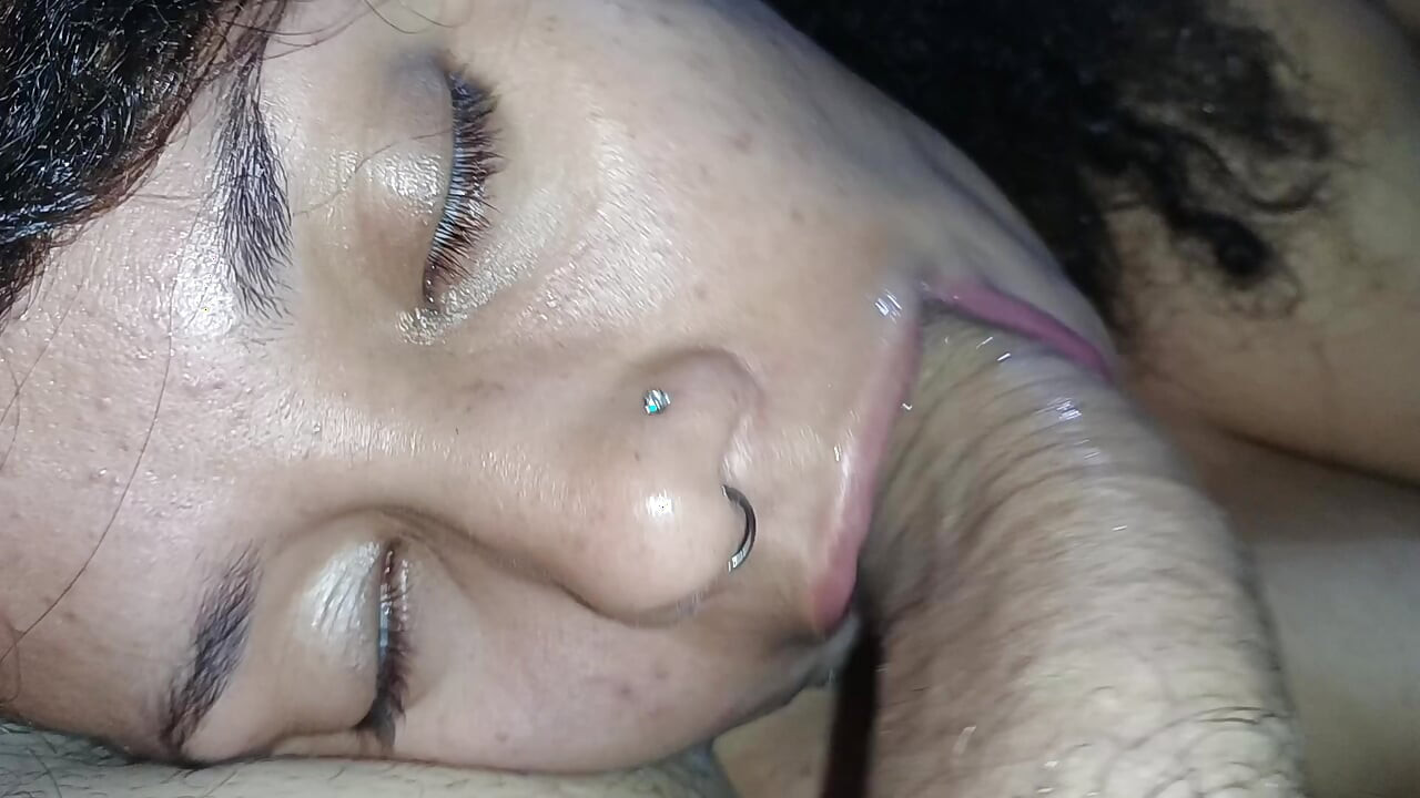 THE BEST BLOWJOB IN THE WORLD, SHE SMEARS HERSELF WITH THE HARD COCK OF THE CUCKOLD