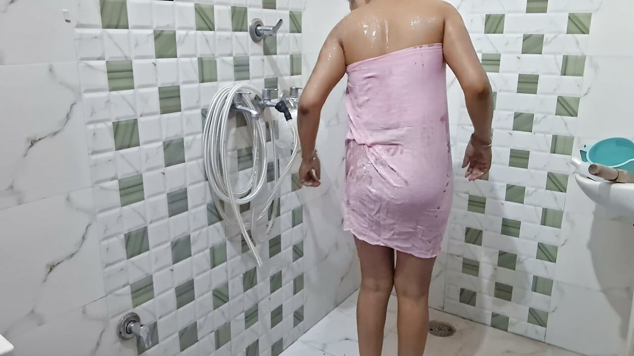 bengali bhabhi ka nahane ka nude video dekh ke bhabhi ko chodne ka dil karega