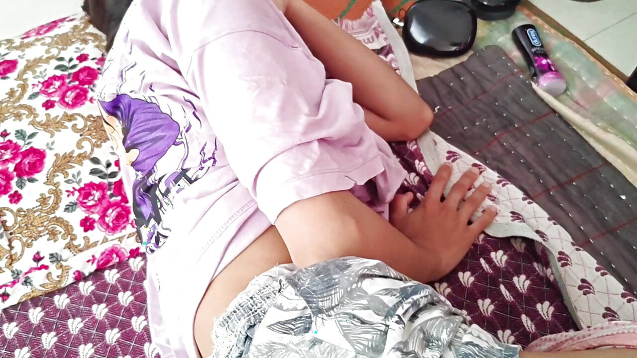 Garota indiana fudendo gostoso no banheiro