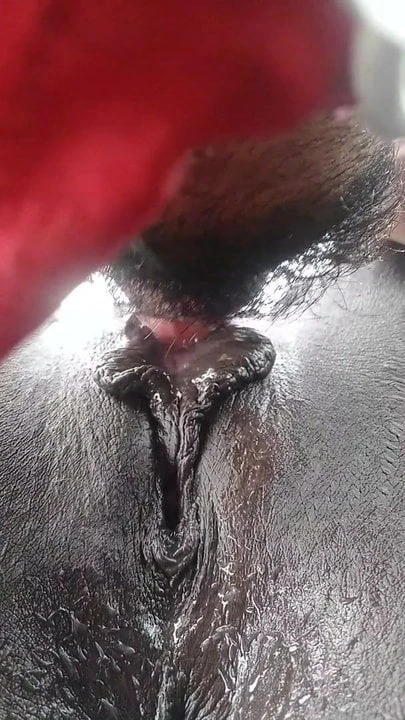 Droskie keeps pussy wet