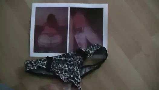 Cum üzerinde hanımları kullanılan string tanga