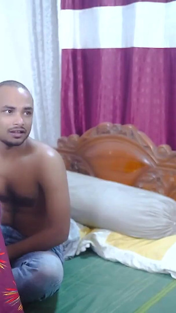 德西印度熟女继母帮助她的继子如何操她的继妹真正重口味（完整电影） | 短片 1