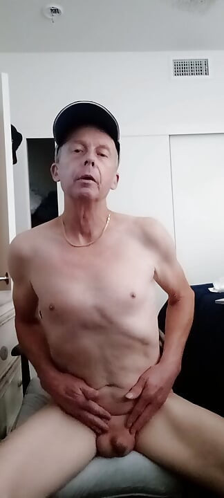 Mets-moi un collier et une laisse et prends dehors à poil