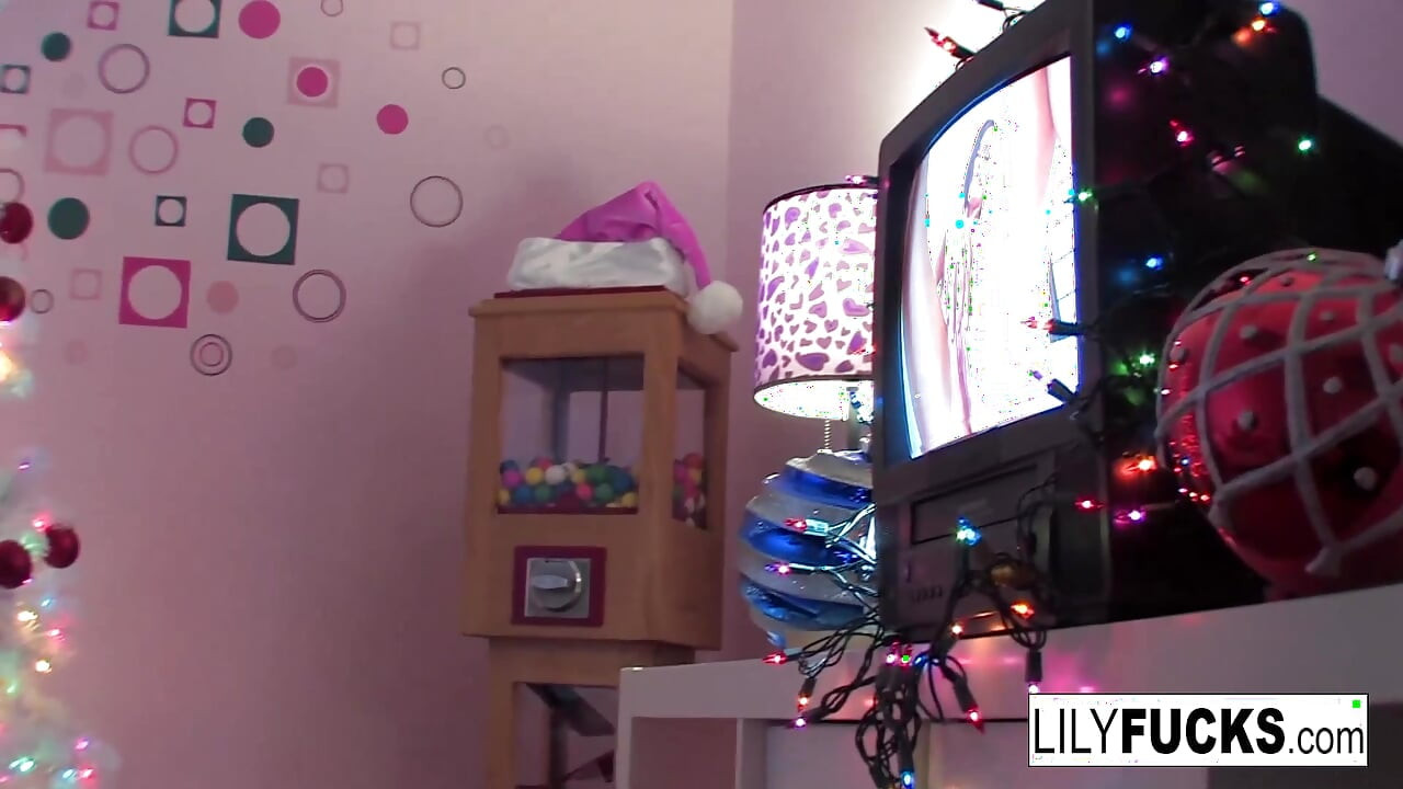Squirting Christmas moments with sexy Lily