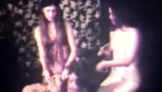 Лесбиянки связывают себя