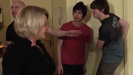 Alter ehemann beobachtet schicke ehefrau mit 3 großen schwänzen teil 1 6688 sc-1-1