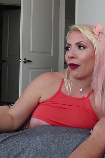 Dolce Vandela - Panty Jerk