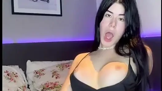 Sulu trans büyük yarağını azdırıyor