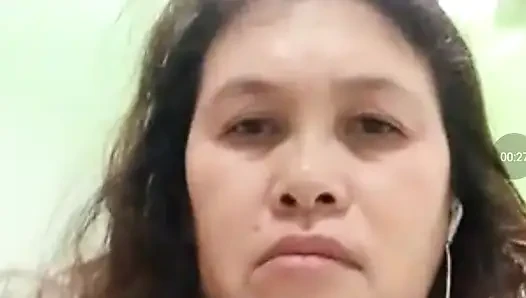 Pantat ingin membuat orgasmenya basah di memek gemuk
