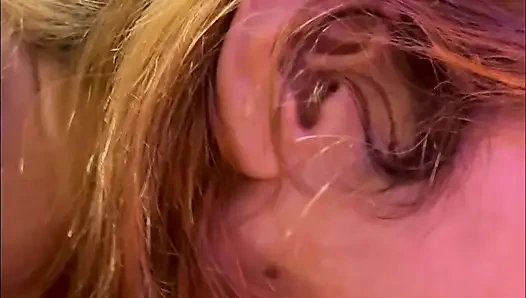 Nyepong kontol dan di-fisting sama ayah tirinya sendiri