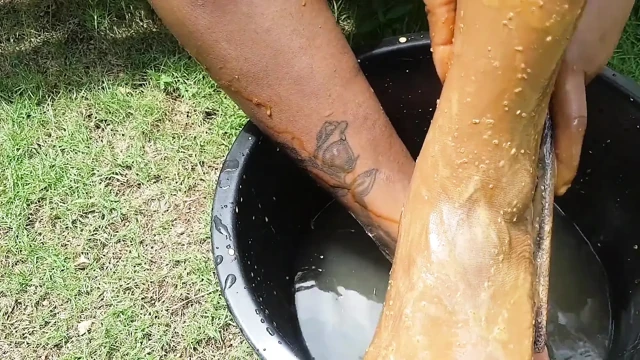 Deep Scrub with Coffee and Honey