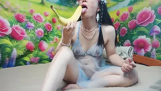 Küçük göt deliğimi büyük muzla sikiyorum
