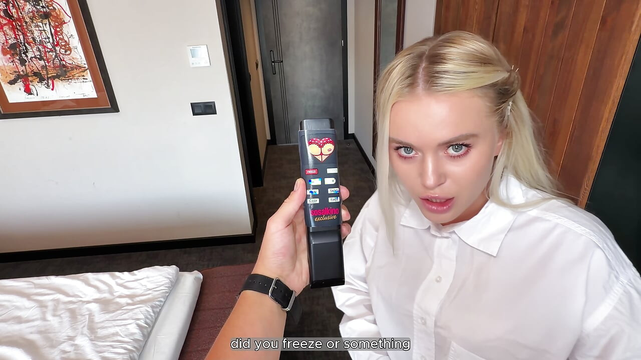 Un hotel ciudat cu o telecomandă, unde ești înghețat și futut!