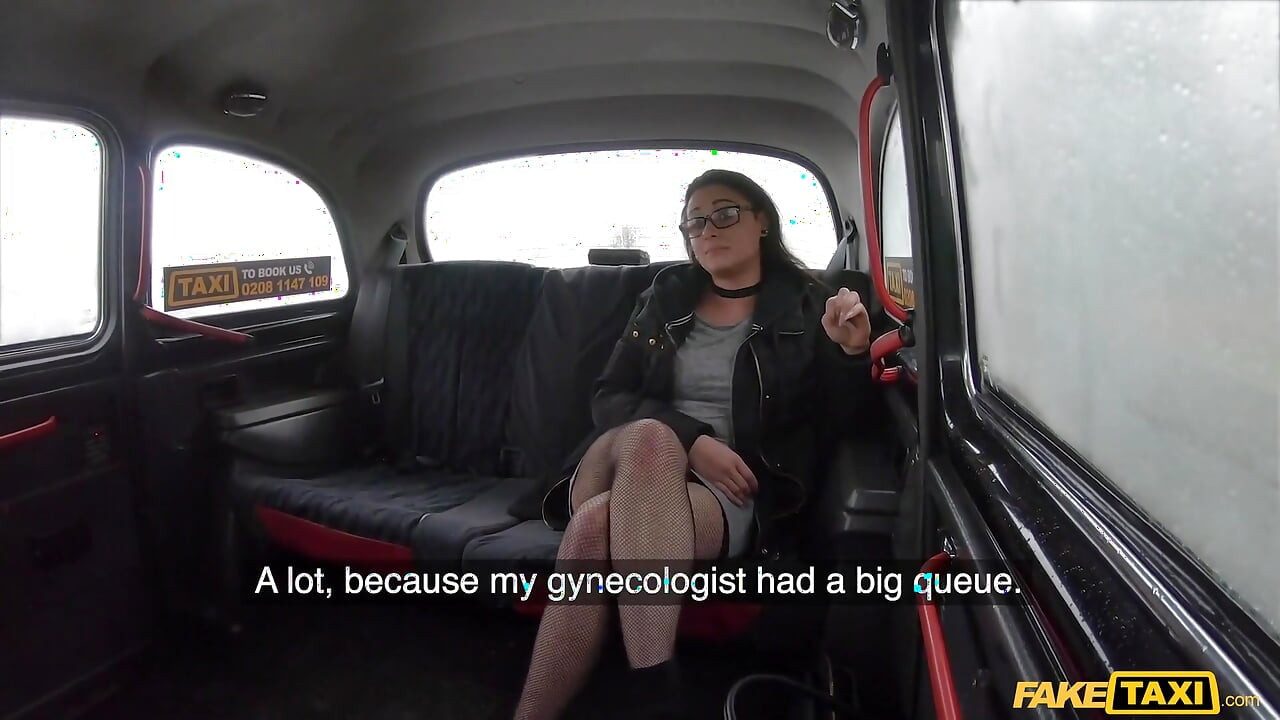 Fake Taxi - Klaudia Diamond la bombasse ringarde dans des filets de pêche trompe son mari