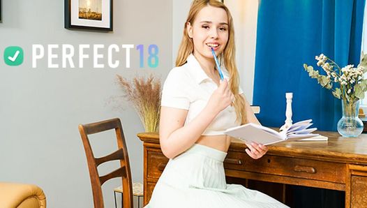 Peituda Annastejsa Cherry faz seu dever de casa por Perfect18
