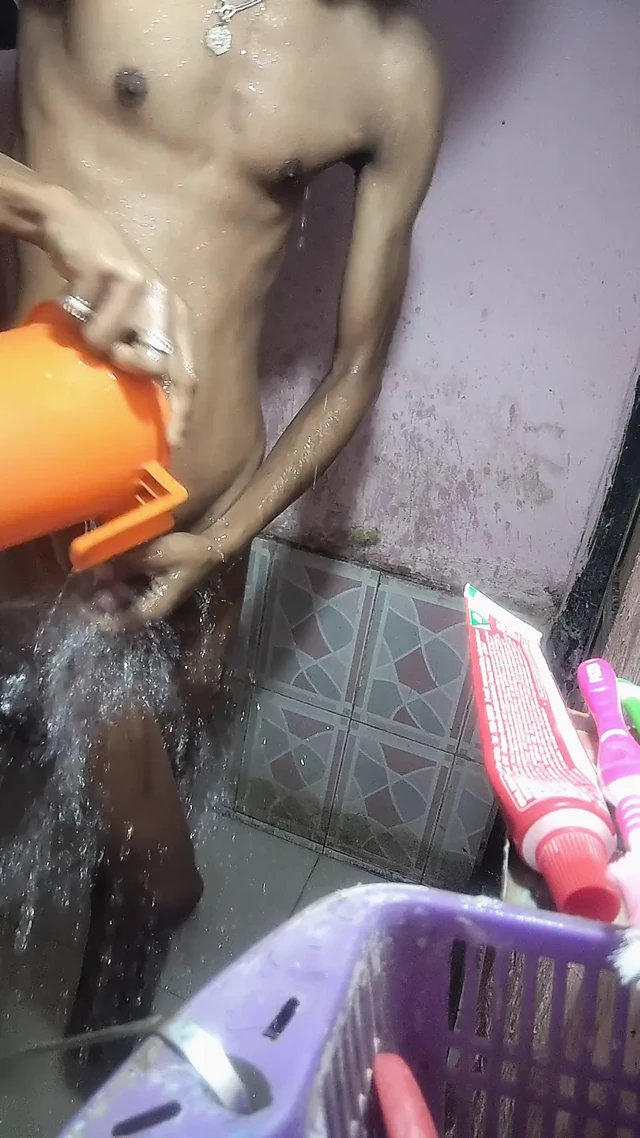 Bathroom me nahte time handjob