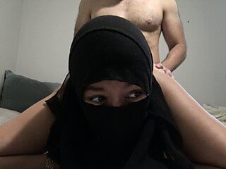 阿拉伯女孩的第一次肛交（痛苦）