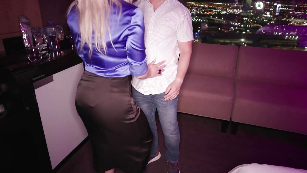 Nighttime Encounter in Vegas