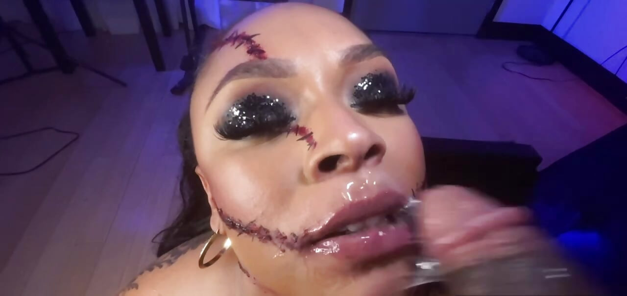 POV에서 자지를 빨고 얼싸하는 Porsha Carrera
