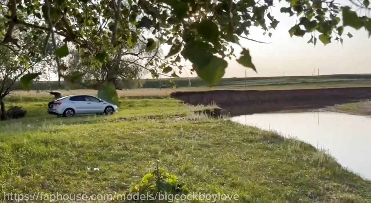 Showed a Dick to the Drivers of a Random Twink Athlete with a Big Dick Fucked on the Highway