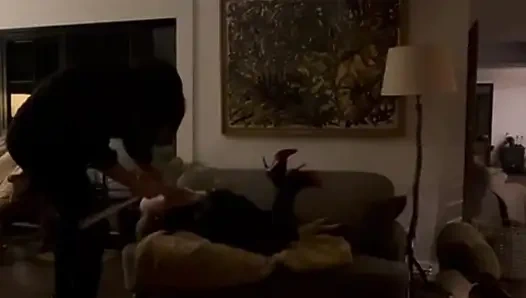 Sissy-ehemann wird versohlt!